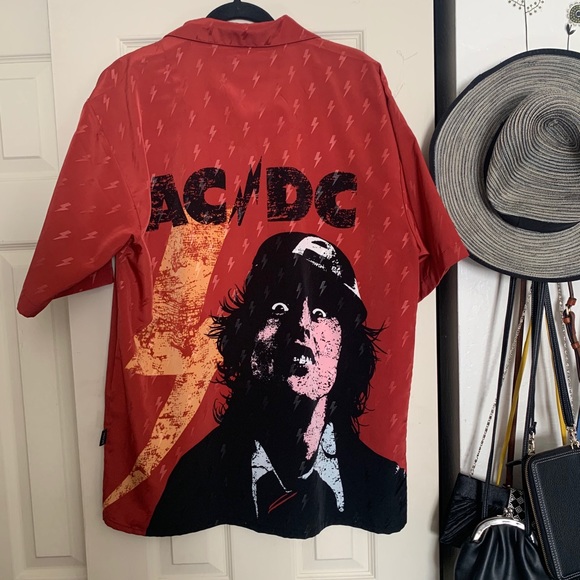 Vintage Men’s button up short sleeve shirt - Picture 2 of 2